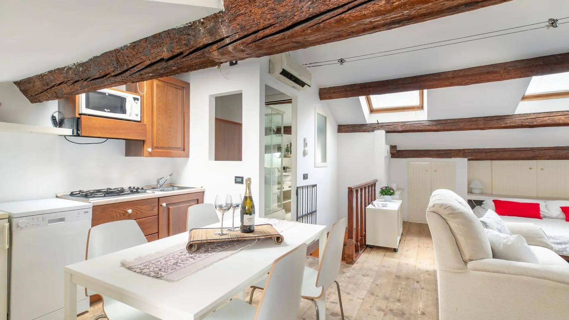 Nice Lovely Attic For 4 Person With Wifi - A/C Venise 0*,  Italie