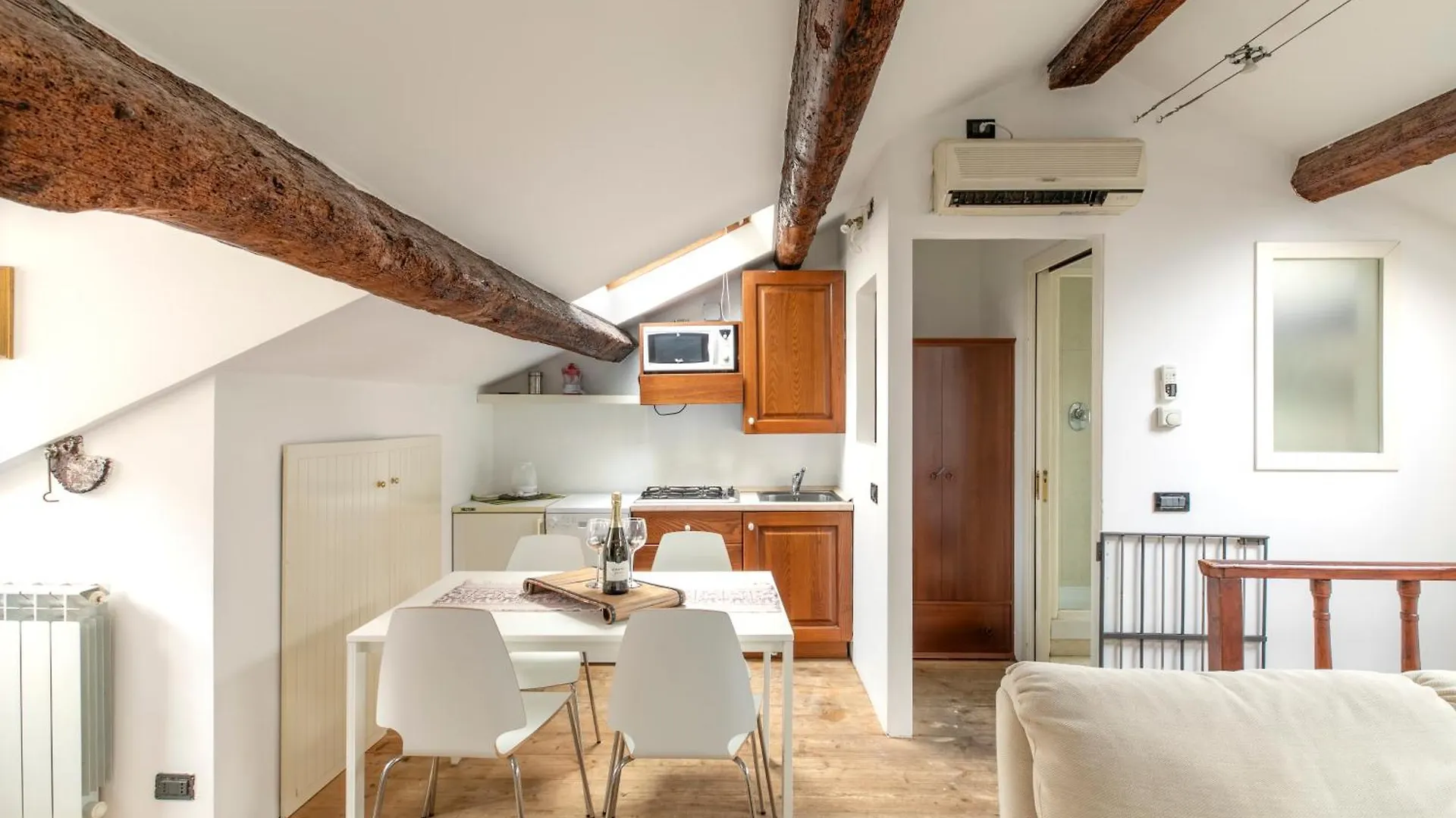 Nice Lovely Attic For 4 Person With Wifi - A/C Venise