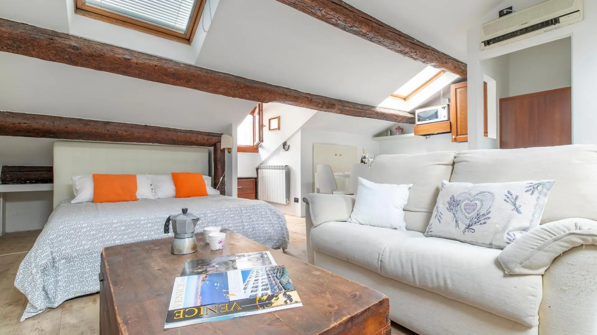 Apartment Nice Lovely Attic For 4 Person With Wifi - A/C Venice