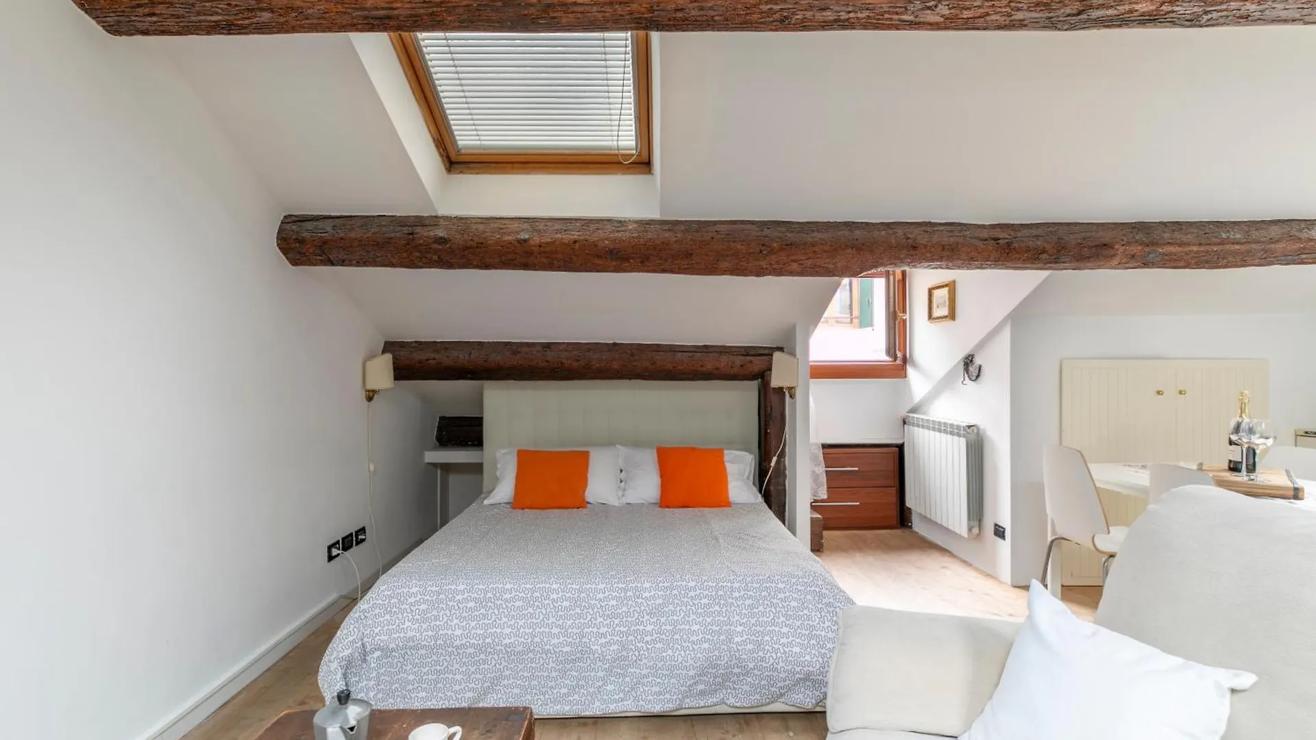 Nice Lovely Attic For 4 Person With Wifi - A/C Venice Apartment