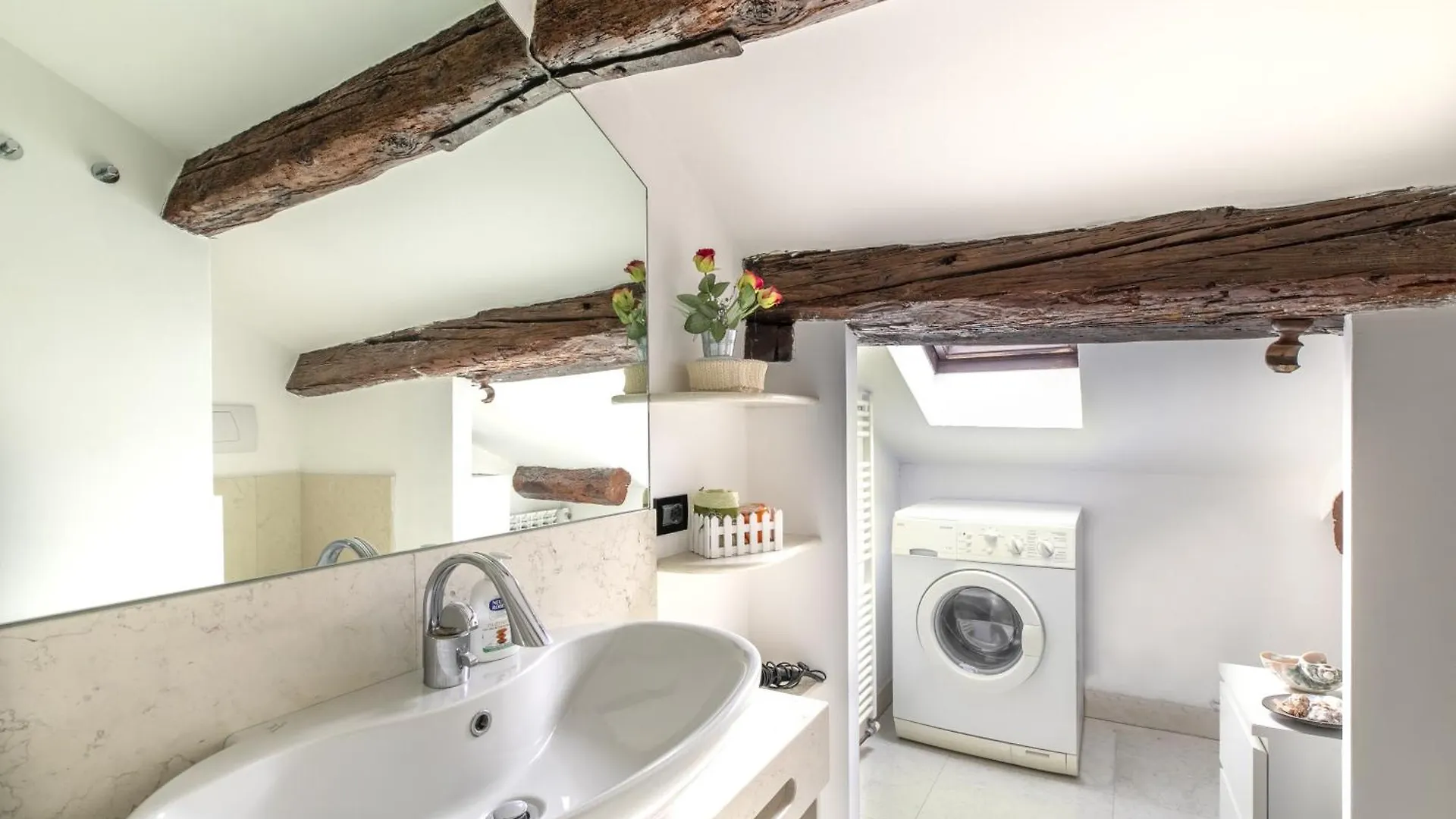 Nice Lovely Attic For 4 Person With Wifi - A/C Venice Apartment