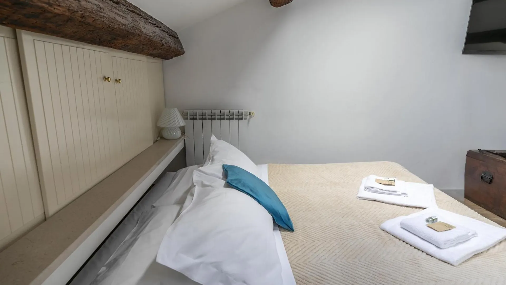 Nice Lovely Attic For 4 Person With Wifi - A/C Venice Apartment
