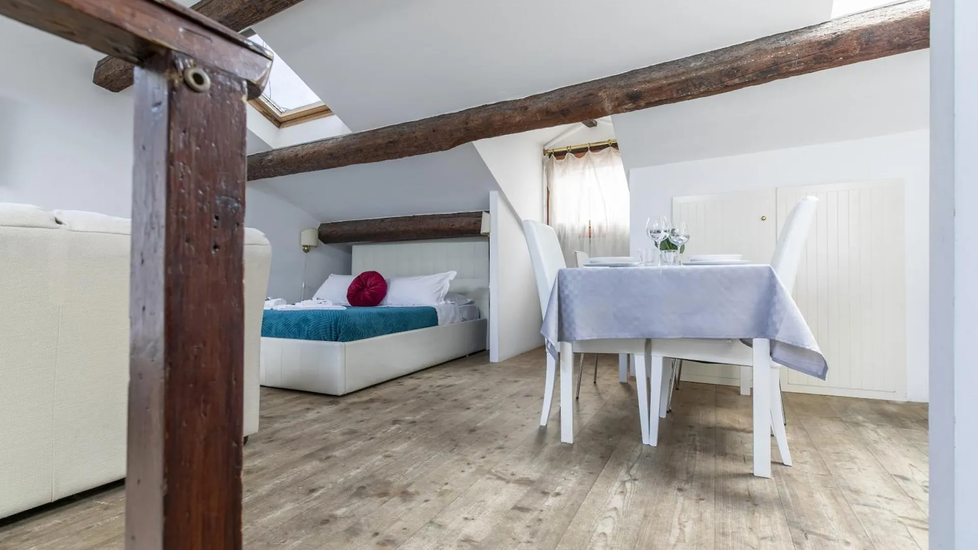 Nice Lovely Attic For 4 Person With Wifi - A/C Venice Apartment