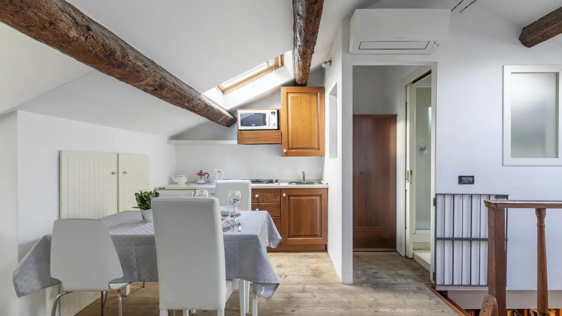 Apartment Nice Lovely Attic For 4 Person With Wifi - A/C Venice
