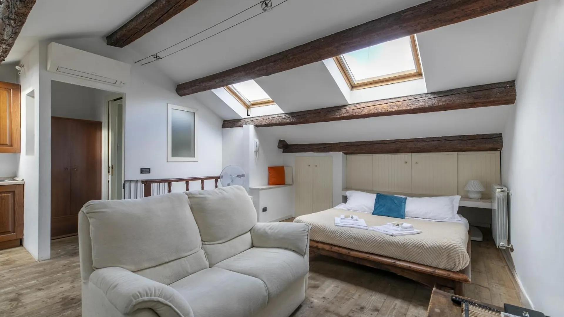 Nice Lovely Attic For 4 Person With Wifi - A/C Venice