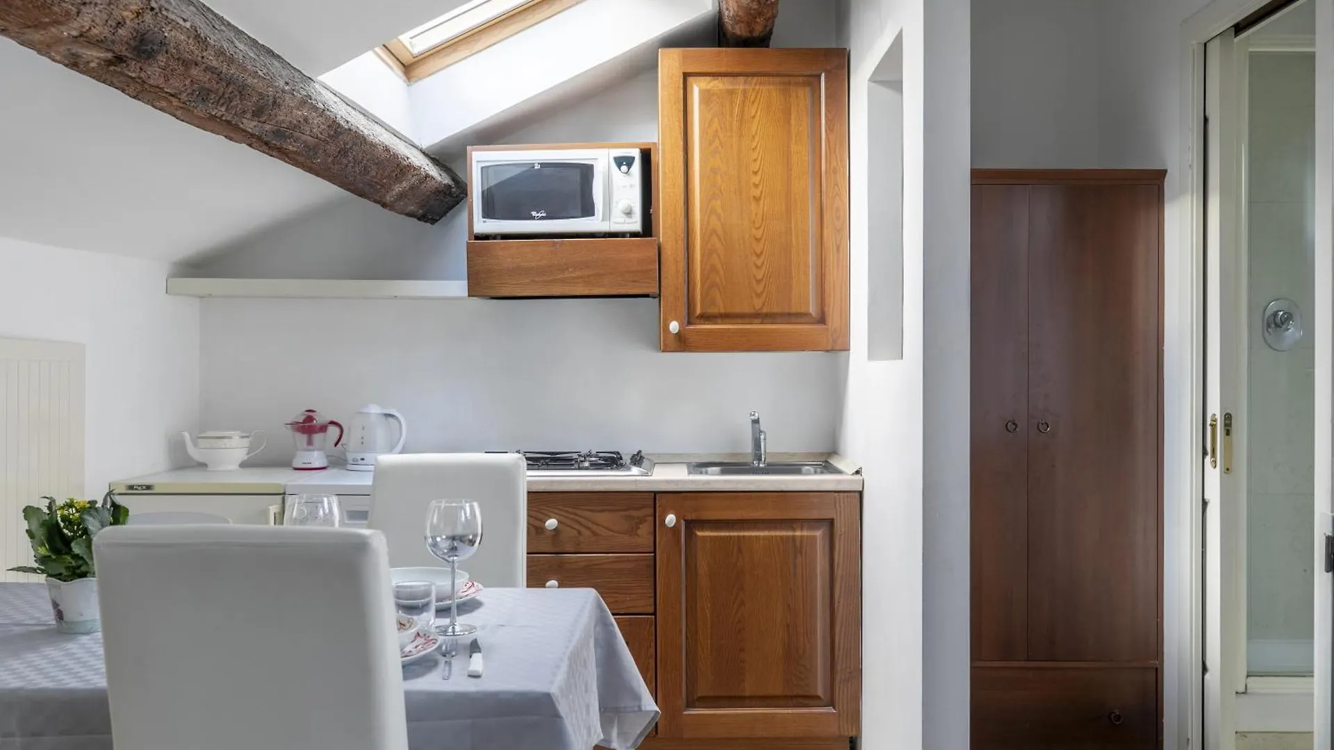 Nice Lovely Attic For 4 Person With Wifi - A/C Venice Apartment